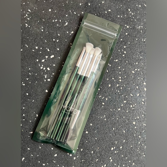 MOTD COSMETICS | Eyebrush Set - Picture 4 of 5